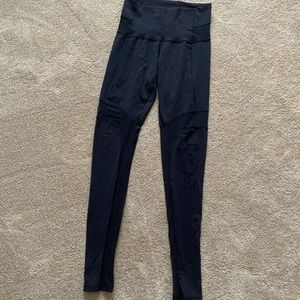 Lululemon legging with mesh detail. Size 6.